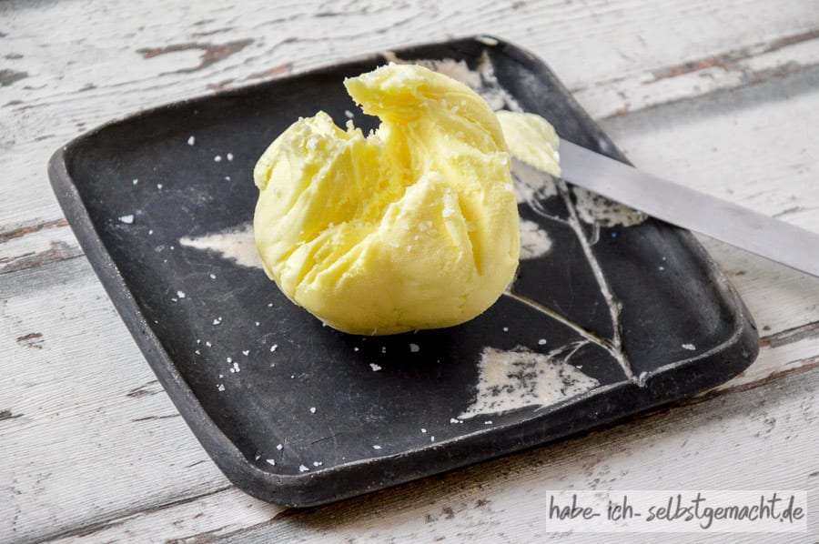 Test der Küchenmaschine The Bakery Boss von Sage - Selbst gemachte Butter aus Sahne