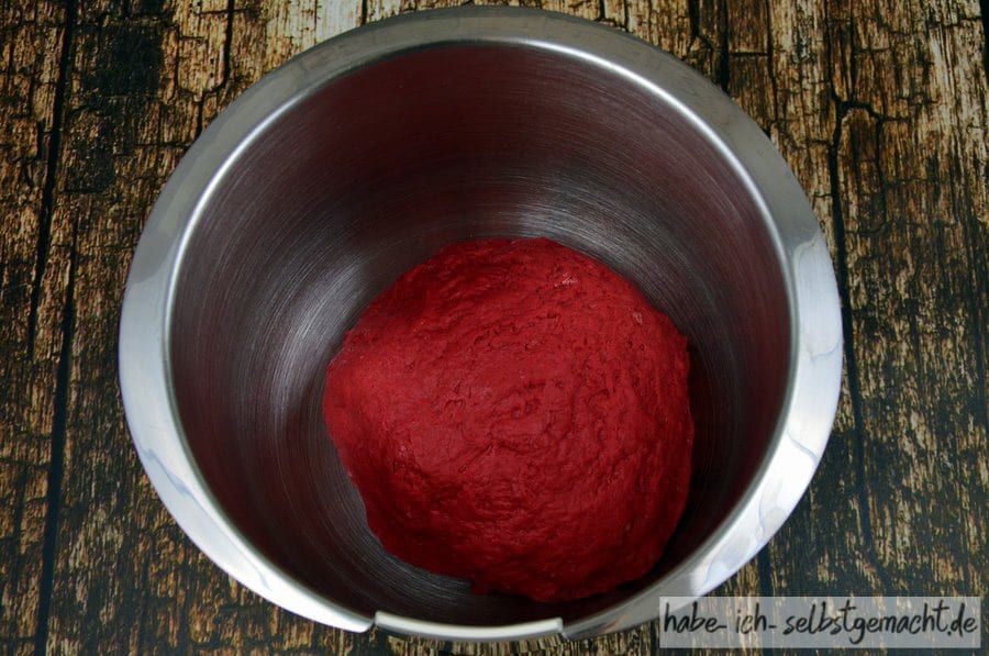 Weizen-Rote-Beete-Brot - roter Teig