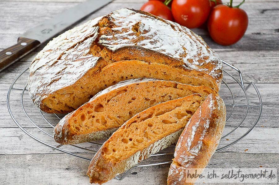 Brot #14 - Saftiges Sauerteigbrot mit Tomatensaft (Tomatenbrot) | Habe ...