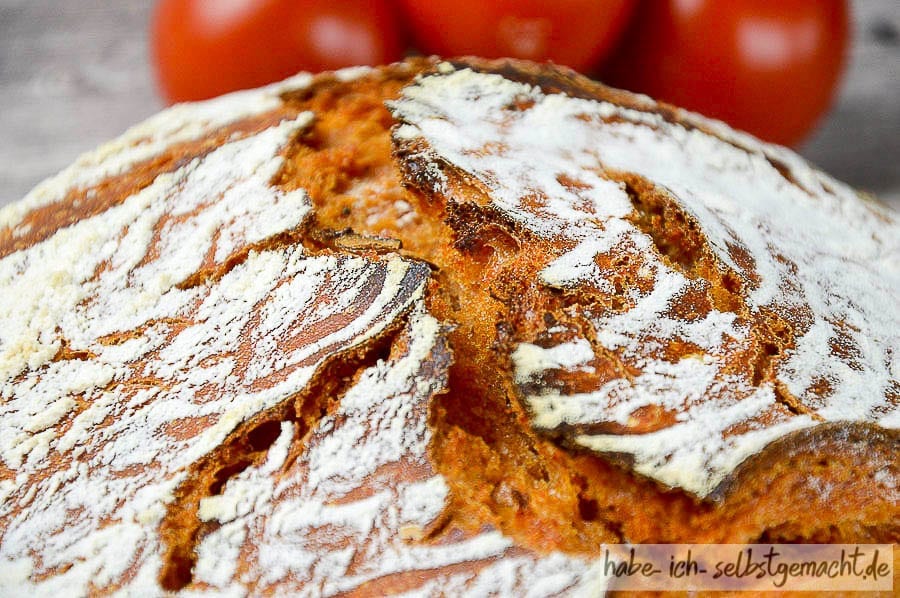 Brot #14 - Saftiges Sauerteigbrot mit Tomatensaft (Tomatenbrot) | Habe ...
