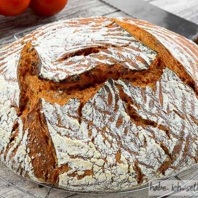 Brot #14 – Saftiges Sauerteigbrot mit Tomatensaft (Tomatenbrot)