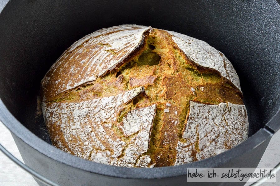 Bärlauch Brot im Dutch Oven