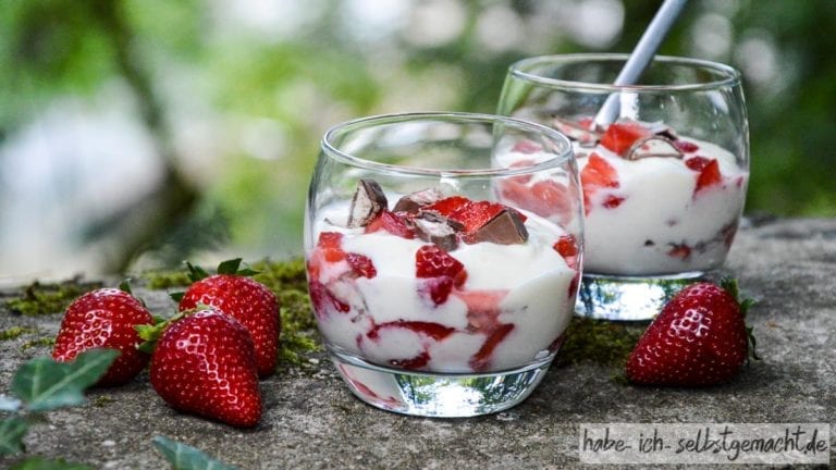Schnelles Erdbeer Yogurette Dessert im Glas