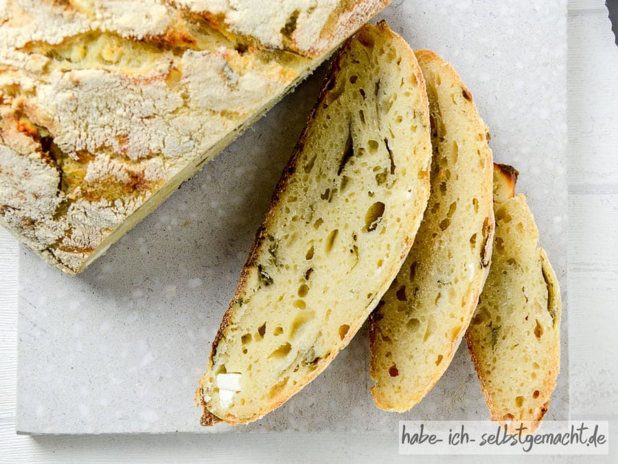 Klassisches italienisches Brot mit Rucola und Feta
