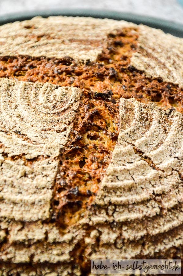 Urgetreide Brot mit Leinsamen, Kamut und Einkorn