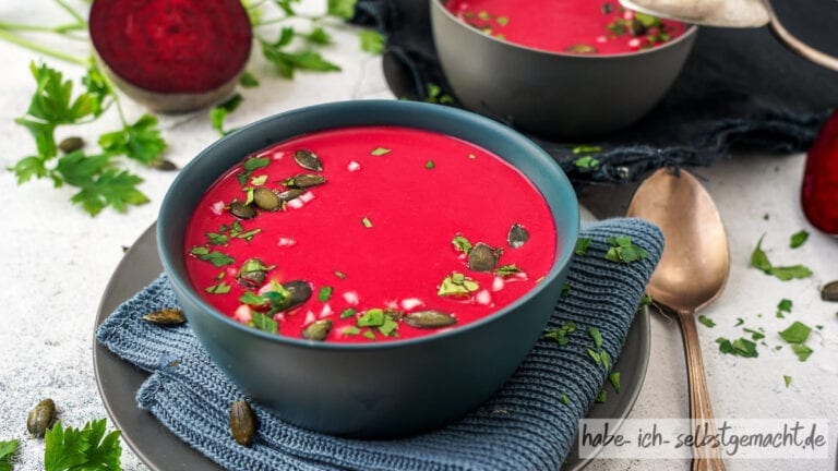 Rote Bete Suppe mit Apfel