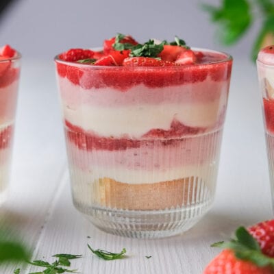 Erdbeer Tiramisu als Dessert im Glas