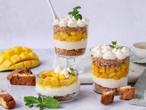 Low Carb Reispudding-Dessert mit Mango im Glas - Rezept für Nachtisch