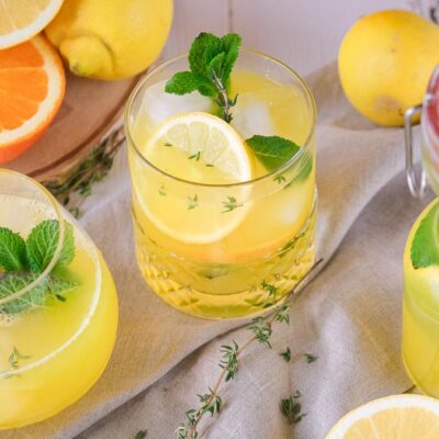 Selbstgemachte Limonade (Zitronenlimonade)