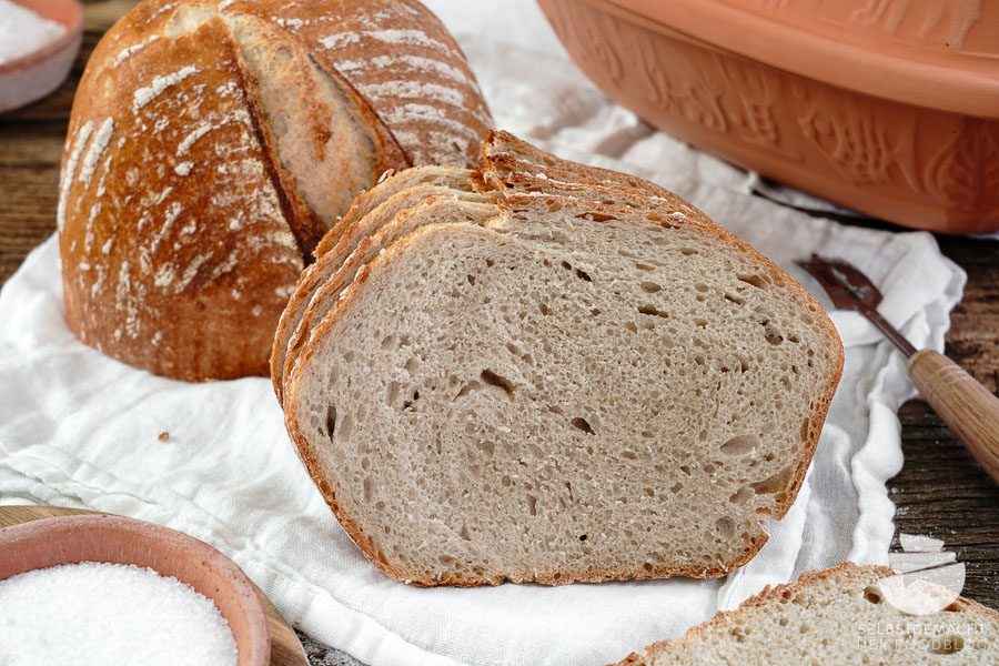 Brot Backen im Römertopf