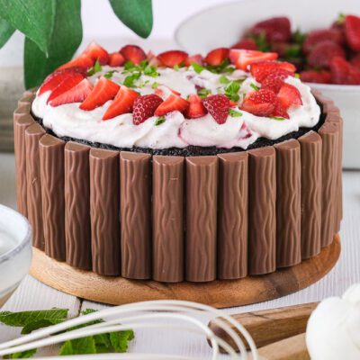 Yogurette Torte mit Erdbeeren