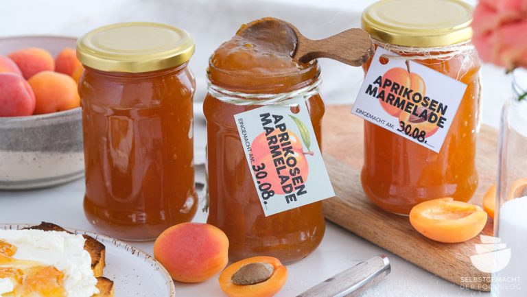 Aprikosenmarmelade mit Etikett