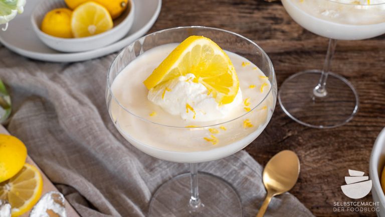 Luftige Zitronenmousse mit Joghurt