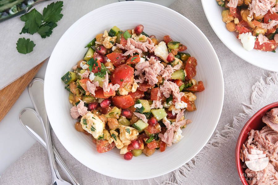 Salat mit Kichererbsen und Thunfisch