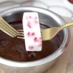 Joghurteis ohne Eismaschine mit Schokolade