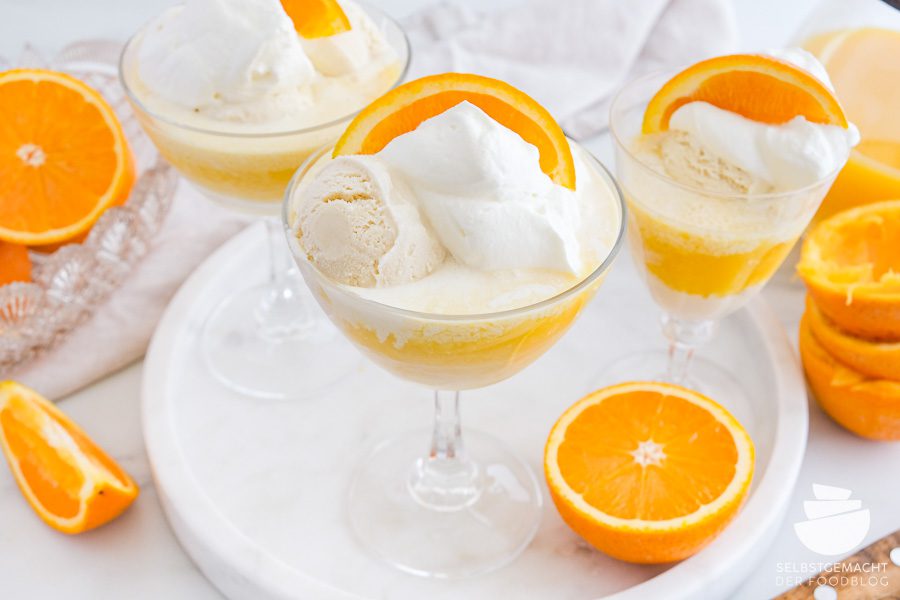 Sommerdrink mit Vanilleeis und Orangensaft