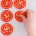 Tomaten abtropfen lassen