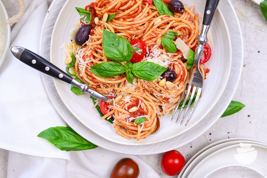 Pasta mit Tomatensauce (Spaghetti al Pomodoro)