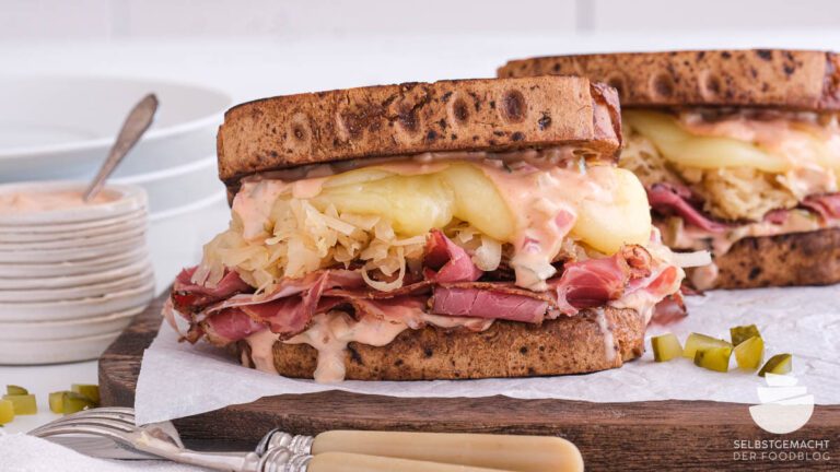Original Reuben Sandwich mit Sauerkraut, Pastrami und Käse