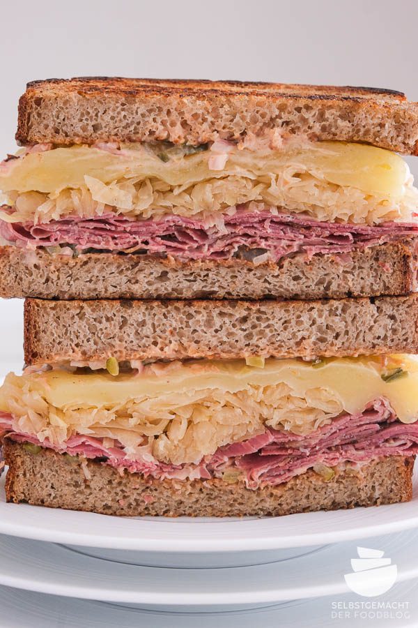 Amerikanisches Sandwich mit Sauerkraut