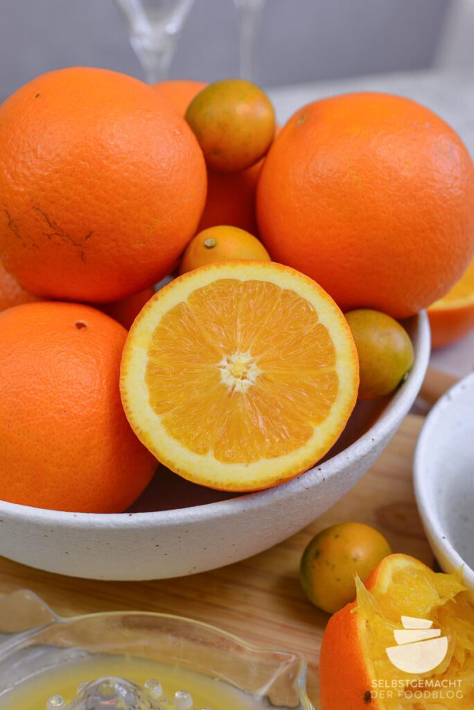 Drink mit frischen Orangen und Sekt oder Prosecco