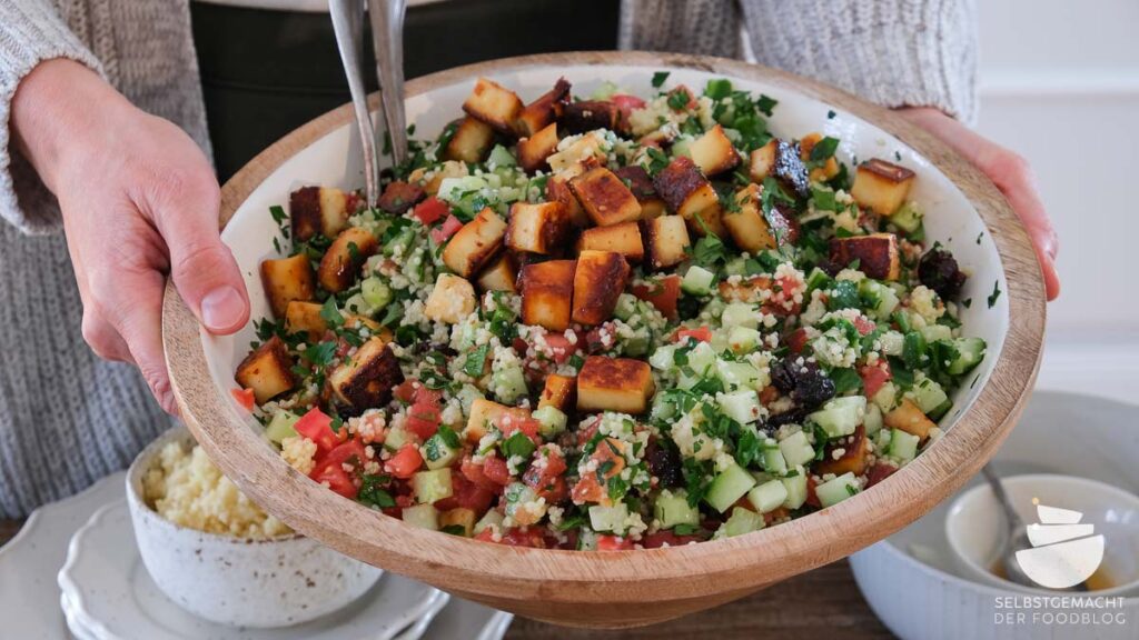 Halloumi Salat mit Couscous und Cranberrys