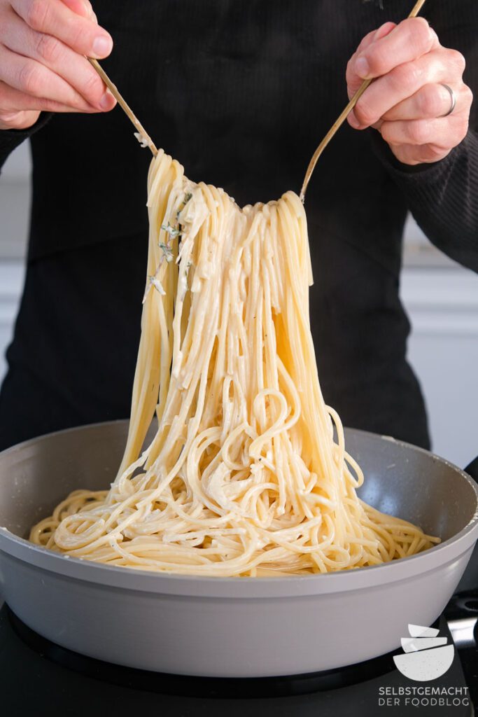 Spaghetti mit karamellisierten Zwiebeln